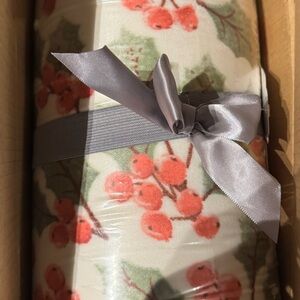 Kringle Express Holly & Berries oversized throw 60x80 blanket